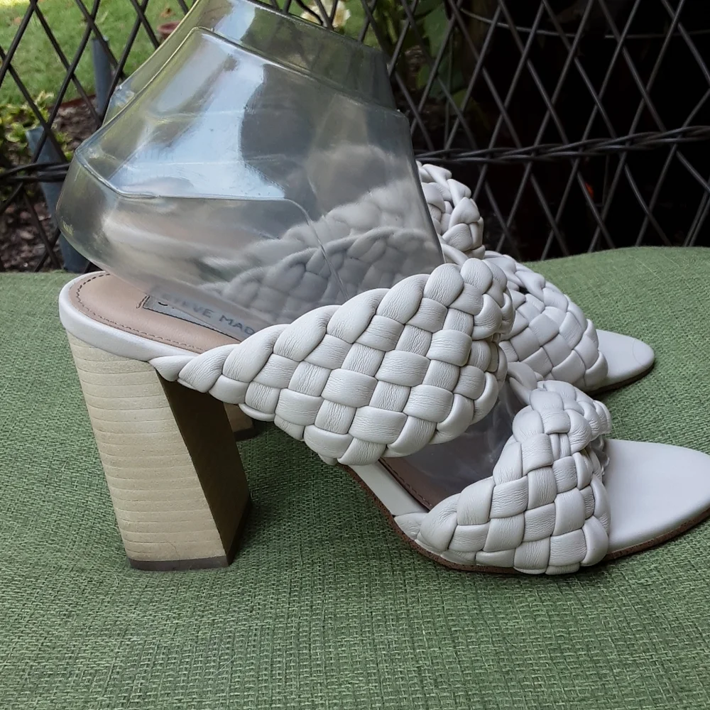 Steve Madden Twisted Braided Faux Leather Sandal Size 9M.